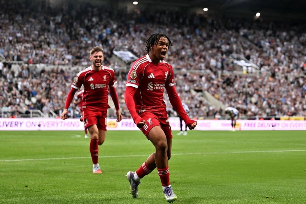 Liverpool hạ 10 người của Newcastle bằng bàn thắng ở phút bù giờ - 1