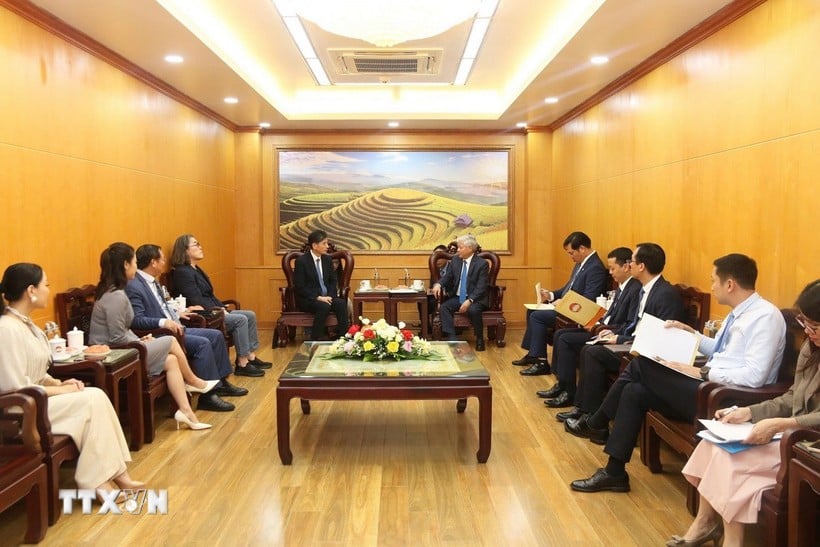 ông Đỗ Văn Chiến, Ủy viên Bộ Chính trị, Bí thư Trung ương Đảng, Chủ tịch Ủy ban Trung ương Mặt trận Tổ quốc Việt Nam đã tiếp Chủ tịch Hiệp hội Kinh tế, Văn hóa Hàn Quốc-Việt Nam (KOVECA) Kwon Sung Taek