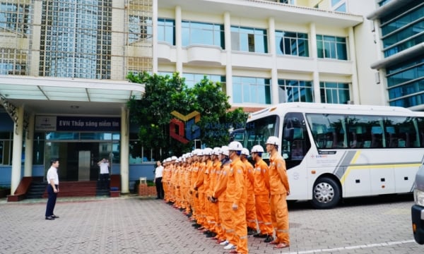 꽝닌성 전력공사, 폭풍 후 하띤성 전력망 복구 지원