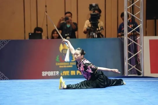 Tuyển thủ Dương Thúy Vi và đồng đội tham dự giải wushu vô địch thế giới 2025 - Ảnh 1.