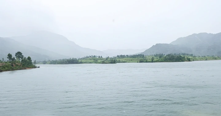 Ensuring safety when Thanh Lanh lake overflows