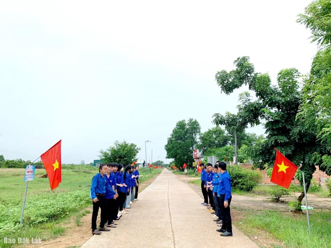 The National Flag Road youth project was carried out by the youth of Ia Lop commune.