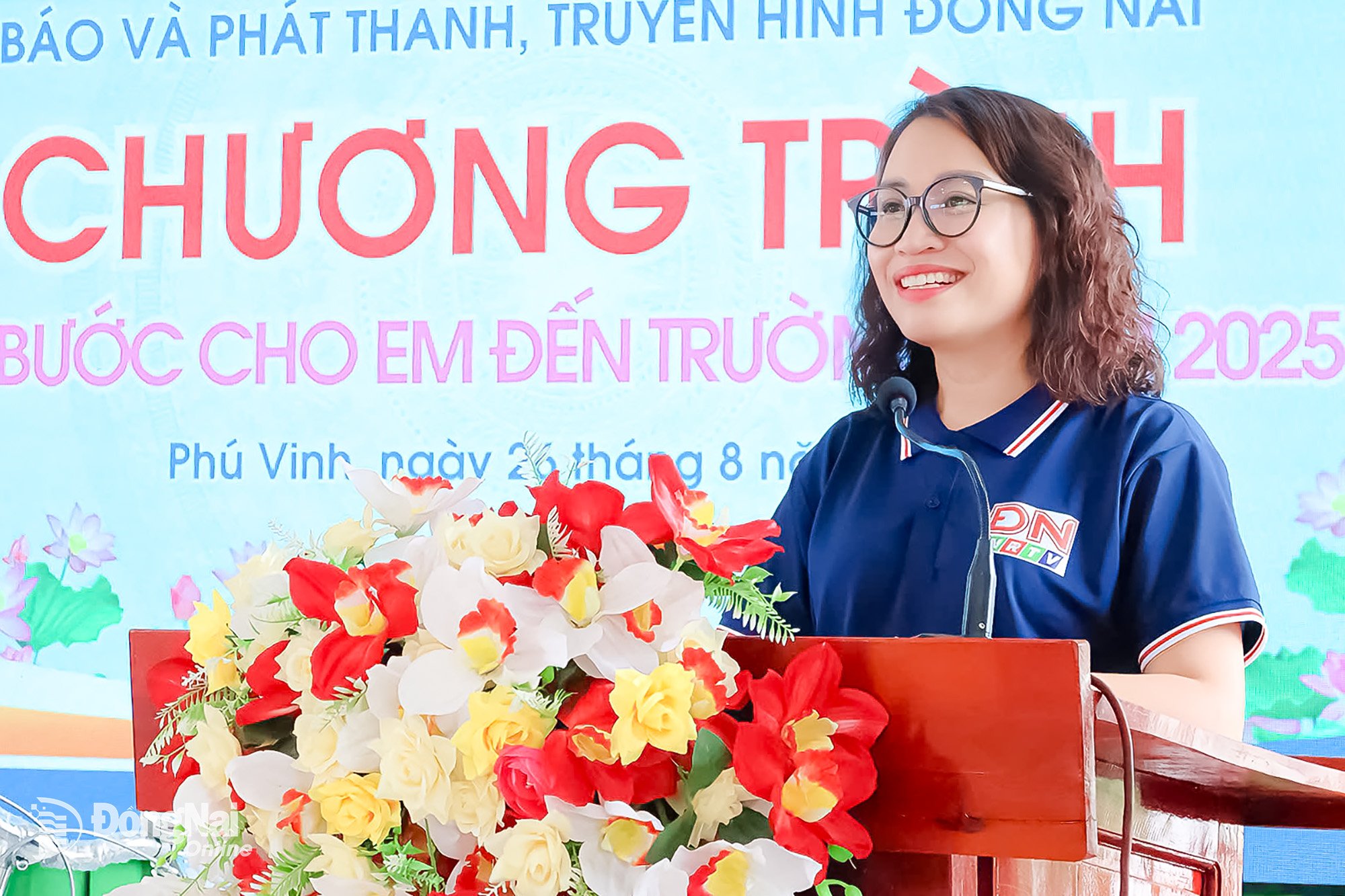 សមាជិកគណៈកម្មាធិការបក្សខេត្ត និពន្ធនាយកកាសែត Dong Nai និងវិទ្យុ និងទូរទស្សន៍ Nguyen Thi Minh Nham ថ្លែងមតិក្នុងកម្មវិធី។