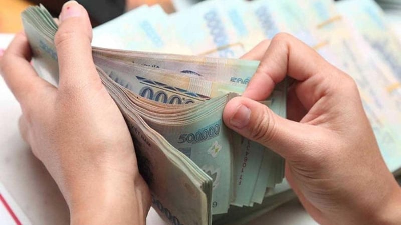 Proposal not to cut other salaries when increasing minimum wage from 250,000-350,000 VND