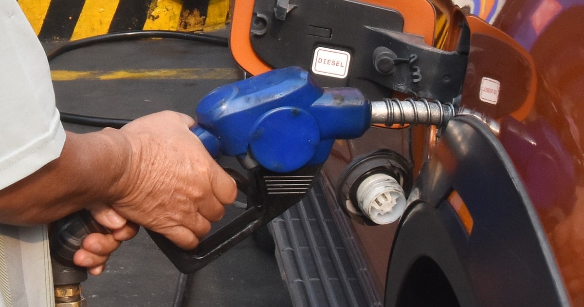 Gasoline price today August 26: World oil price goes up, domestic price is mixed