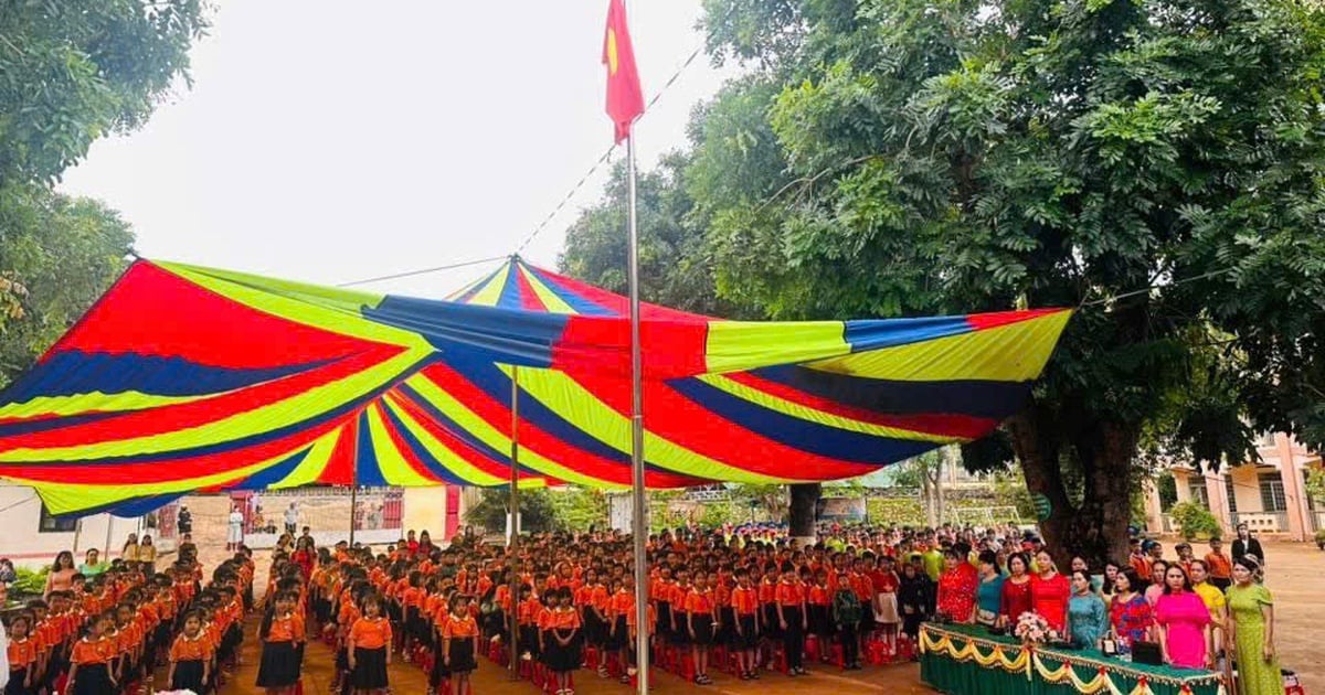 Xôn xao vụ ‘loạn’ đồng phục của một trường tiểu học