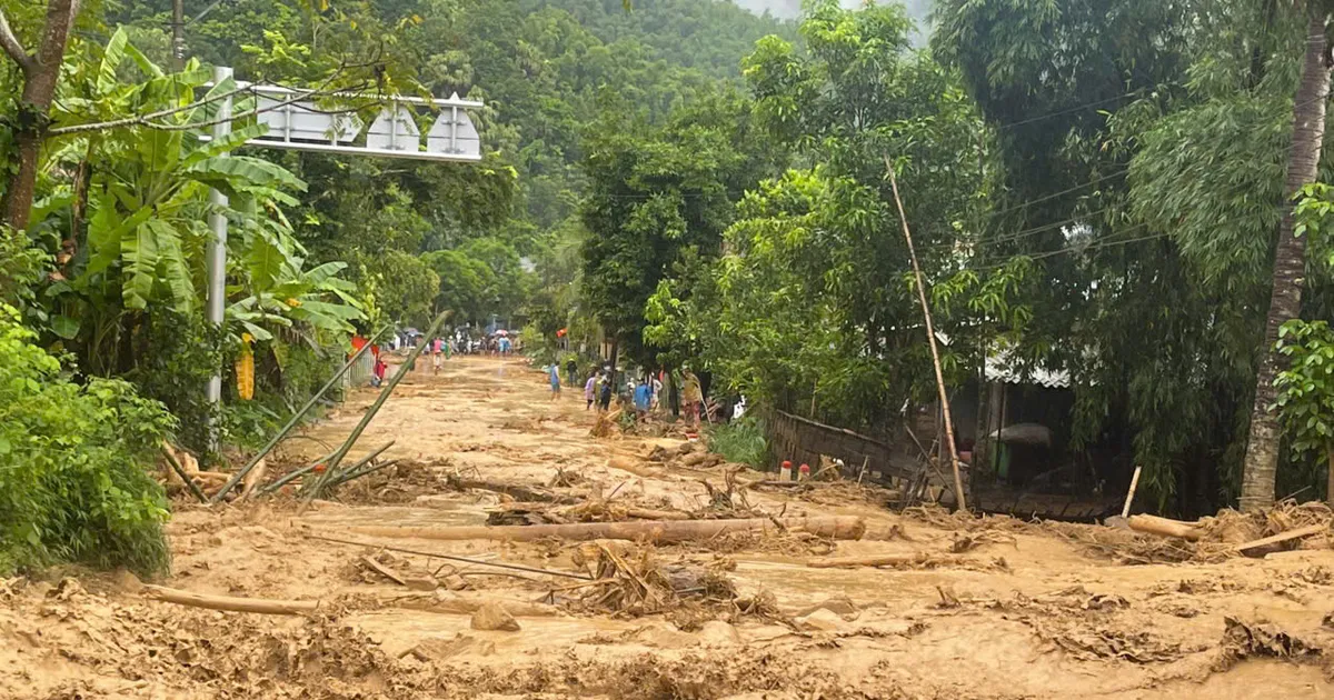 Thanh Hóa: Lũ về, sơ tán khẩn cấp hơn 100 hộ dân
