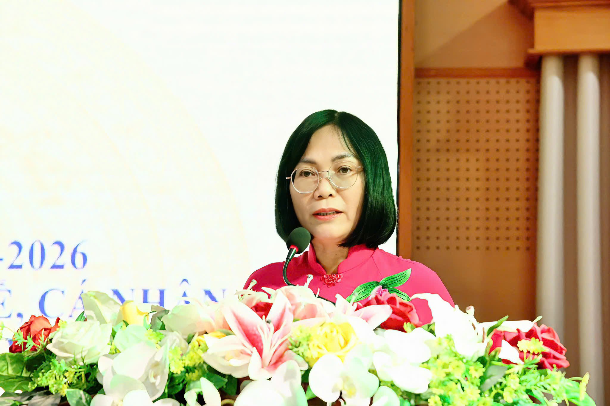 Tỉnh ủy viên, Phó Chủ tịch UBND tỉnh Đồng Nai Nguyễn Thị Hoàng phát biểu chỉ đạo tại hội nghị. Ảnh: Công Nghĩa