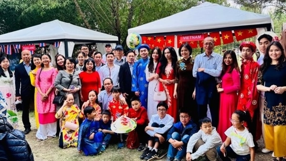 カザフスタンでベトナムASEAN加盟30周年を祝う