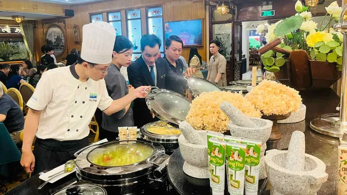 ホア・マイ・レストランのシェフがベジタリアン料理をチェック