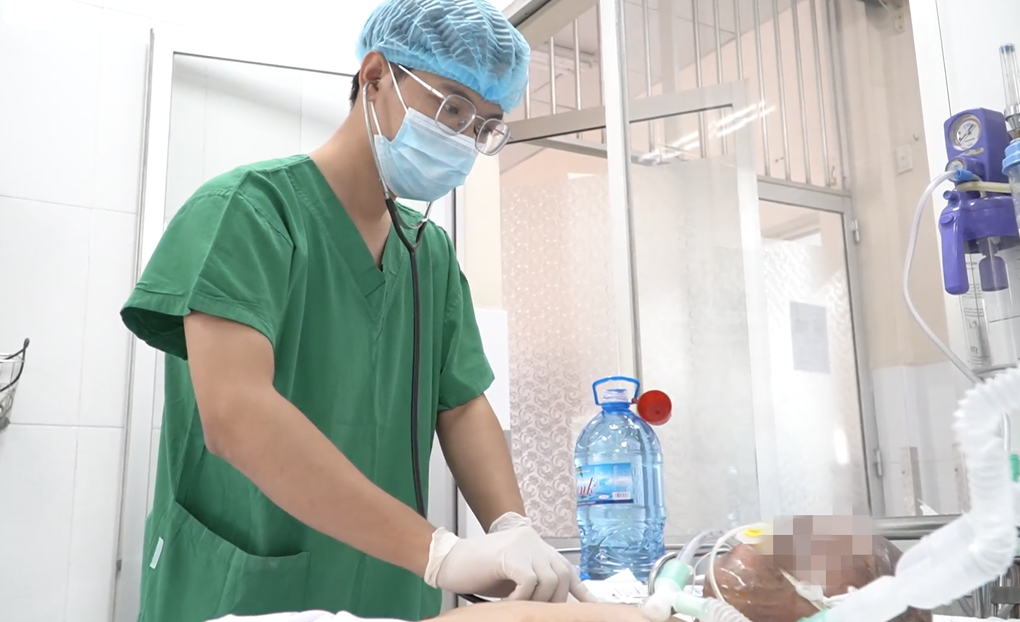 Thông tin mới nhất vụ người cha nghi tưới xăng đốt 2 con và vợ cũ - 2