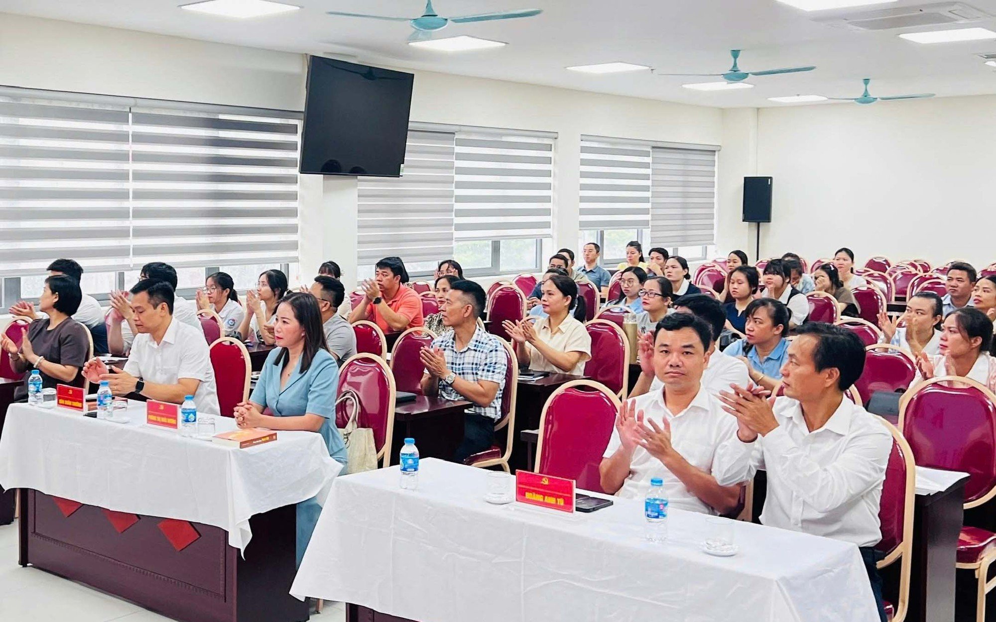 ศูนย์การเมืองภูมิภาคเจียลัมเปิดหลักสูตรอบรมทฤษฎีการเมืองครั้งแรก
