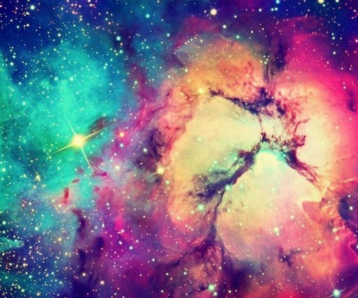 7. Cụm thiên hà va chạm. Khi nhiều thiên hà va chạm, lực hấp dẫn tạo nên hiệu ứng thấu kính hấp dẫn khổng lồ bẻ cong ánh sáng. Ảnh: Pinterest.
