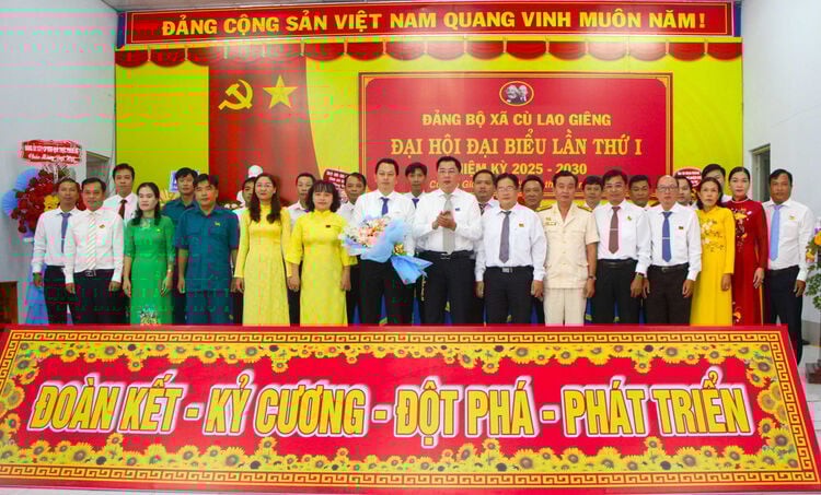 Genosse Vo Minh Nang ist Sekretär des Parteikomitees der Gemeinde Cu Lao Gieng und hat für die Amtszeit 2025–2030 das Amt inne.