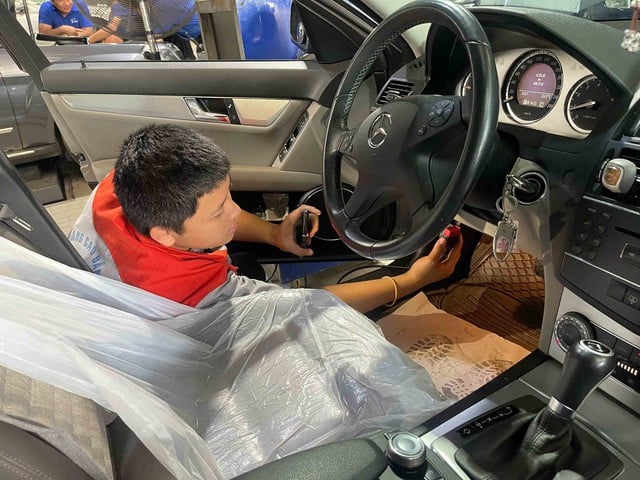 Cơ hội việc làm có hẹp cho sinh viên mới ra trường? - Ảnh 1.