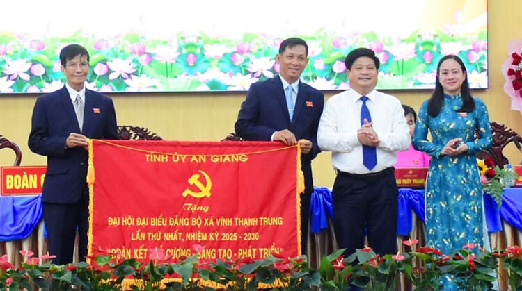 ឃុំ Vinh Thanh Trung ត្រូវខិតខំជំរុញកំណើនសេដ្ឋកិច្ចពីរខ្ទង់។