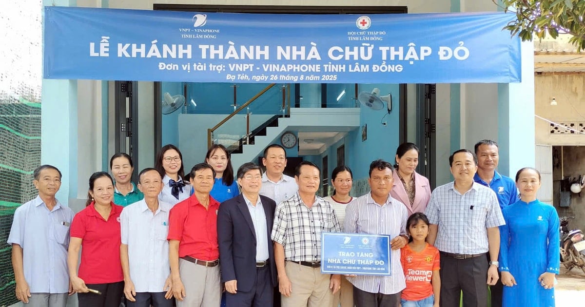 Trao tặng nhà Chữ thập đỏ cho hộ khó khăn ở xã Đạ Tẻh