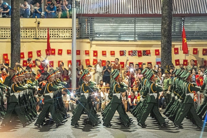 Háo hức chờ diễu binh, diễu hành Đại lễ 2-9 - Ảnh 1.