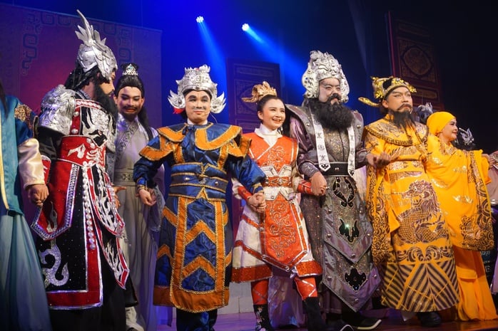 Trinh Trinh, Tu Suong, Xuan Truc ធ្វើឱ្យមានការចាប់អារម្មណ៍យ៉ាងខ្លាំងចំពោះ 