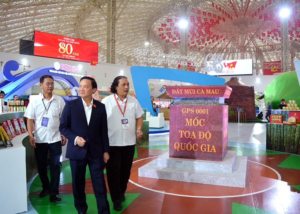 Ca Mau ត្រៀម​ខ្លួន​ជា​ស្រេច​ក្នុង​ពិធី​បុណ្យ​ជាតិ​ដ៏​អស្ចារ្យ - រូបថត ១