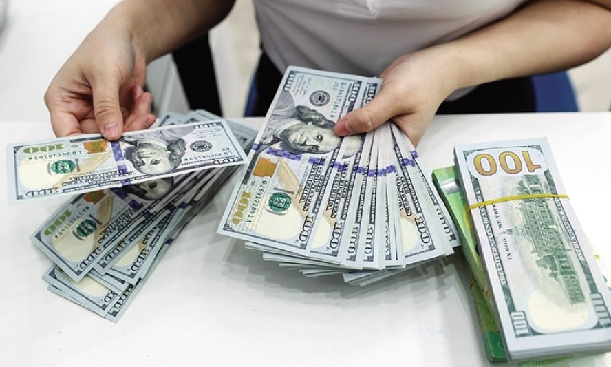 سعر صرف الدولار الأمريكي اليوم (26 أغسطس): تعافي الدولار الأمريكي