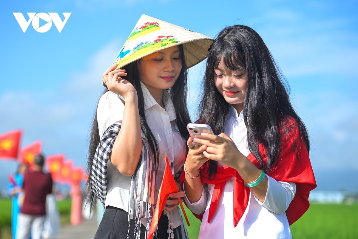 Điện Biên: Rực rỡ “con đường cờ Tổ quốc” giữa cánh đồng Mường Thanh chào mừng Quốc khánh 2/9 - Ảnh 10.