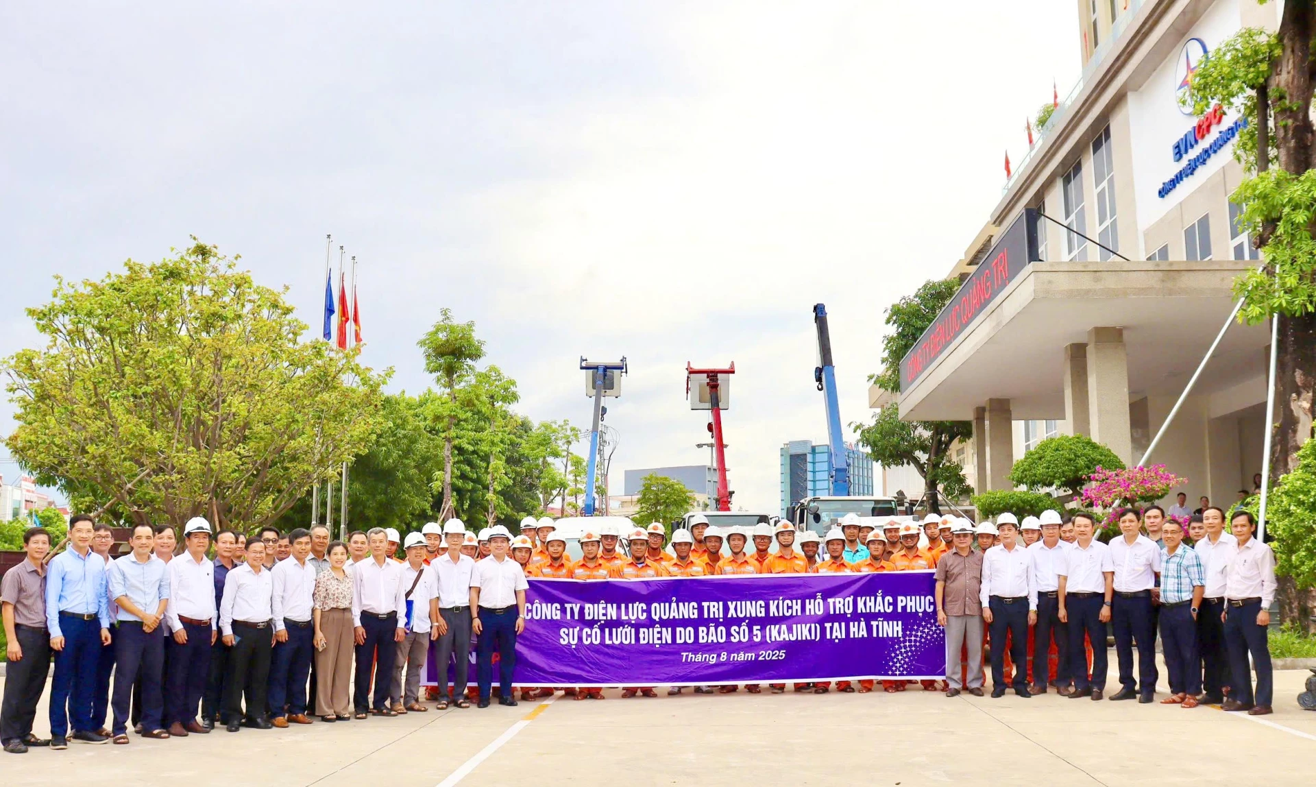 Công ty Điện lực Quảng Trị: Chi viện lực lượng hỗ trợ khôi phục lưới điện tại Hà Tĩnh
