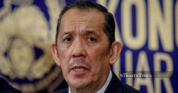 สหพันธ์ฟุตบอลมาเลเซียอยู่ในภาวะวิกฤต ประธานสหพันธ์ฟุตบอลมาเลเซีย โจฮารี อายุบ ลาออก