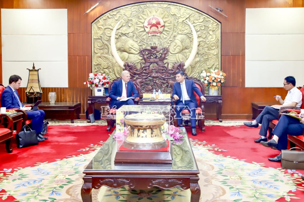 ឈុតការងារ។