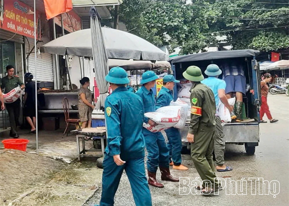 ទឹកភ្នែករដូវព្យុះនៅលើដីដែលមានហានិភ័យខ្ពស់នៃការរអិលបាក់ដី