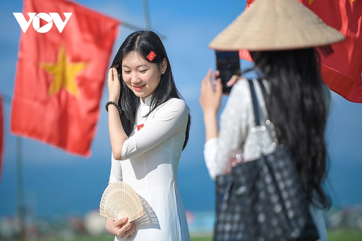 Điện Biên: Rực rỡ “con đường cờ Tổ quốc” giữa cánh đồng Mường Thanh chào mừng Quốc khánh 2/9 - Ảnh 9.