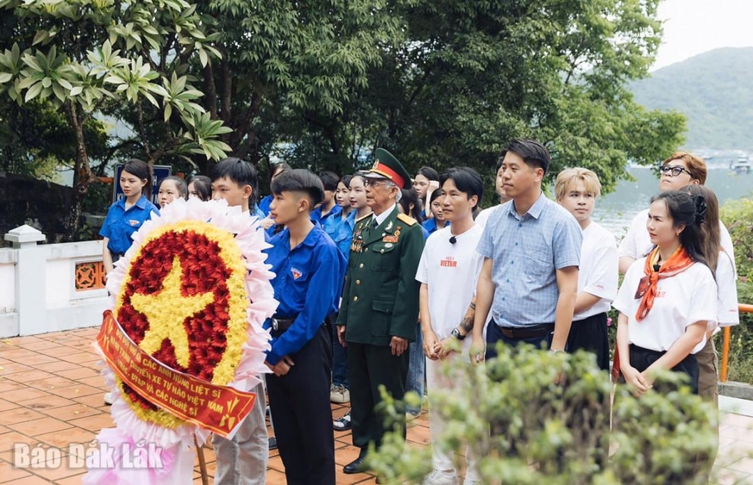 Los jóvenes de Dak Lak se unen al "Vietnam Pride Bus"