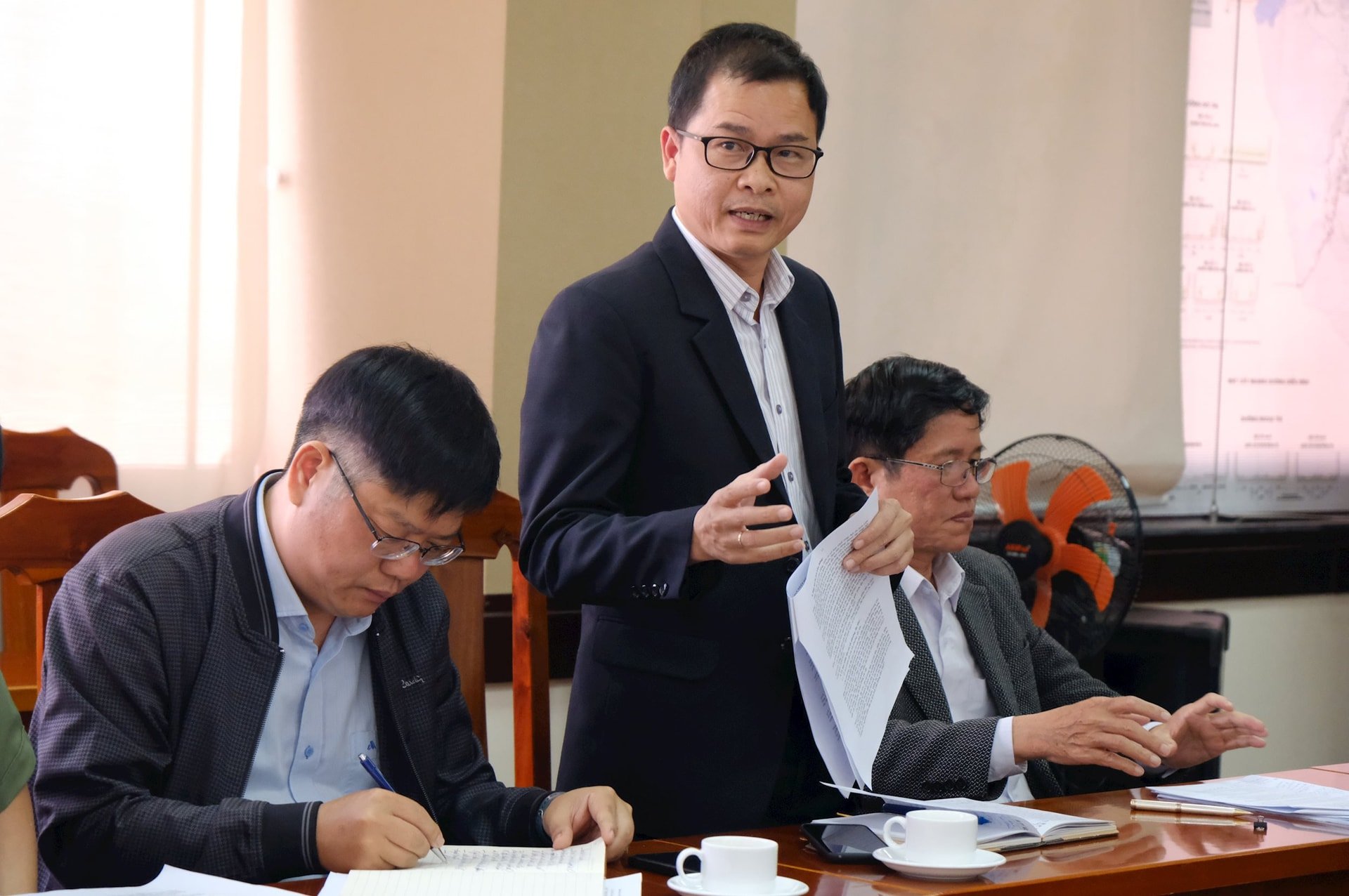 អគ្គនិពន្ធនាយករងនៃកាសែត Lam Dong វិទ្យុ និងទូរទស្សន៍ លោក Nguyen Phi Long បានរួមចំណែកផ្តល់យោបល់លើការងារព័ត៌មាន និងទំនាក់ទំនងអំពីកម្មវិធីនេះ។