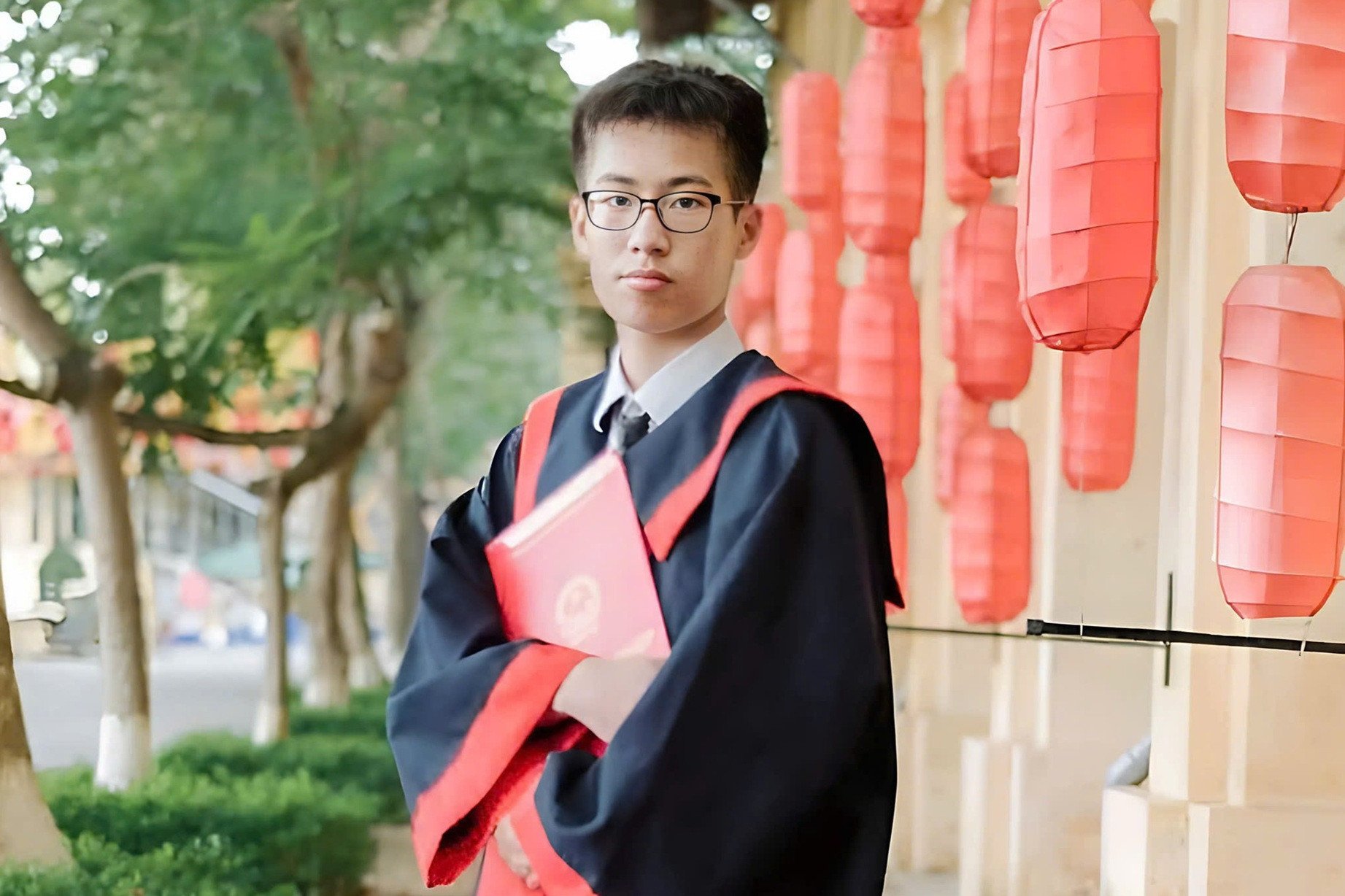 블록 A 2025 최우수 학생 Nguyen Tu Quyet.jpg