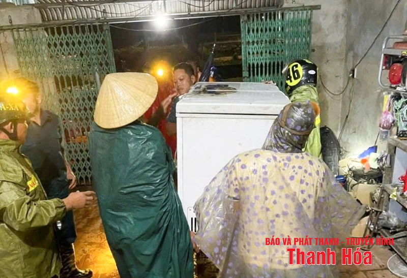 사람들을 안전한 곳으로 대피시키기 위한 야간 지원