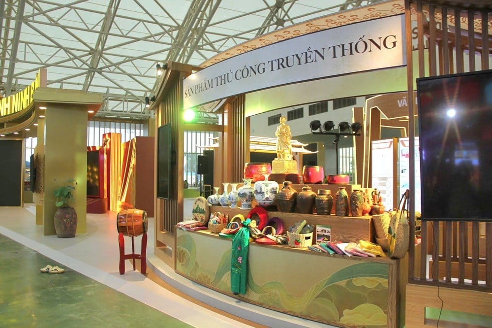 ការ​ប្រណាំង​ប្រជែង​នឹង​ពេល​វេលា​ដើម្បី​បញ្ចប់​ស្តង់​ពិព័រណ៍​នៃ​ការ​តាំង​ពិព័រណ៍​សមិទ្ធិ​ផល​ជាតិ ៨០ ឆ្នាំ - រូបថត 18