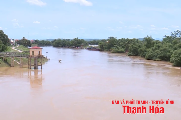 Raised alert level III on Buoi River at Kim Tan hydrological station