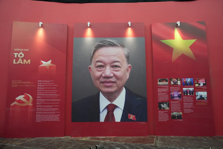 Hình ảnh và tiểu sử đồng chí Tô Lâm, Tổng Bí thư Ban Chấp hành Trung ương Đảng Cộng sản Việt Nam tại triển lãm chuyên đề “95 năm lịch sử Đảng Cộng sản Việt Nam - Hành trình vinh quang”.
