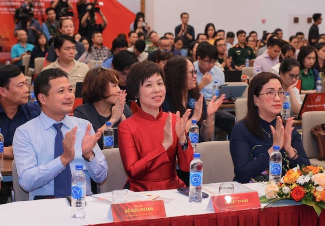 vna-potal-le-khai-truong-trung-tam-bao-chi-tuyen-truyen-ky-niem-80-nam-cach-mang-thang-tam-thanh-cong-va-quoc-khanh-29-8236278.jpg