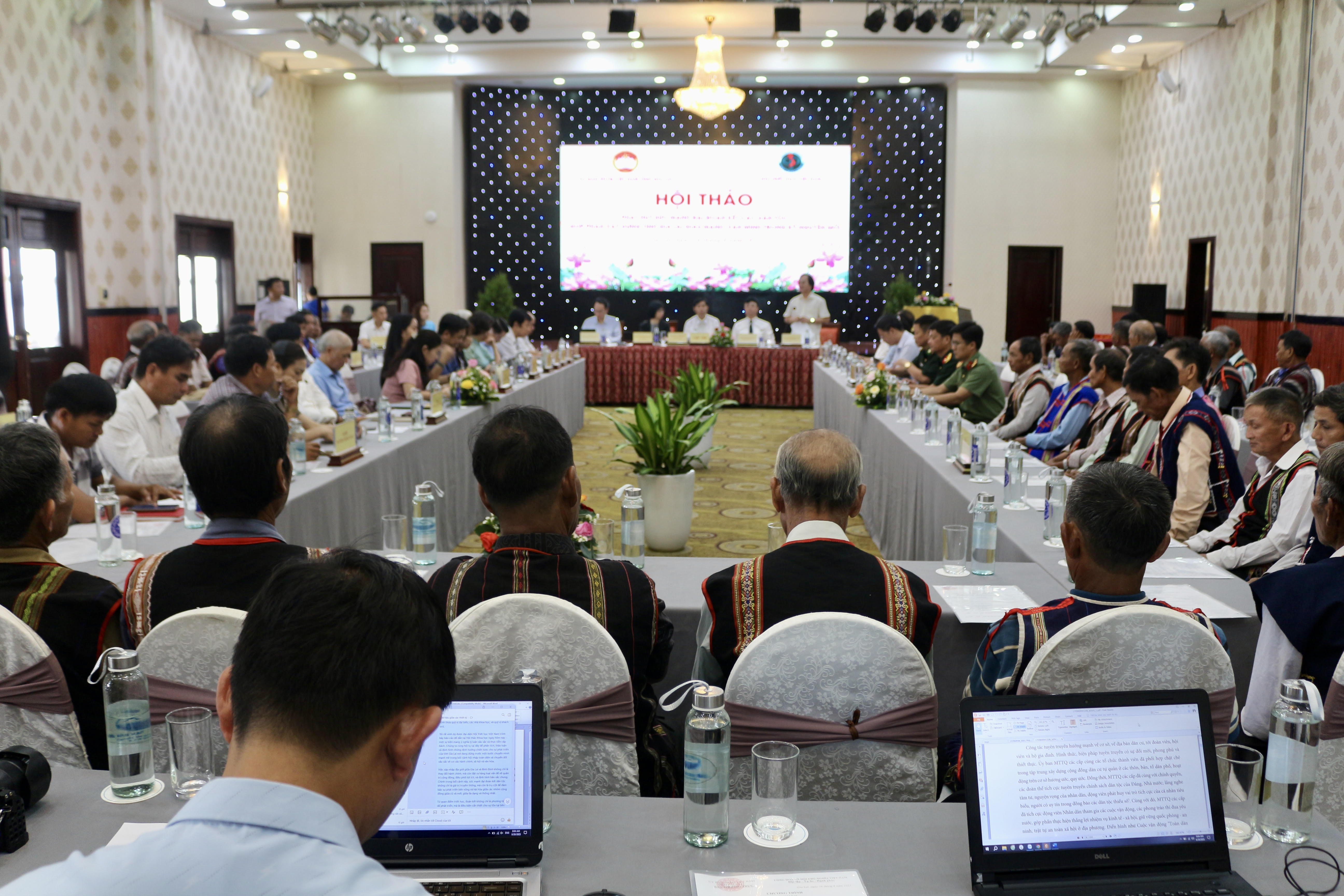 សិក្ខាសាលាវិទ្យាសាស្ត្រ "លើកកំពស់កម្លាំងសាមគ្គីភាពដ៏ធំធេងក្នុងចំណោមជនជាតិភាគតិច ដើម្បីរួមចំណែកកសាងខេត្ត Gia Lai ឱ្យសំបូរបែប រឹងមាំ និងស៊ីវិល័យក្នុងយុគសម័យថ្មី"