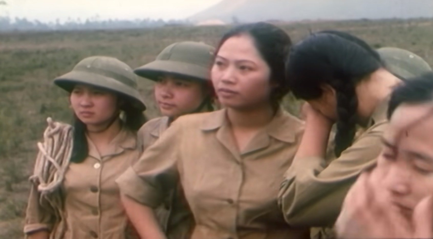 Reuniting with the cast of the movie 'Dong Loc Junction' after nearly 3 decades