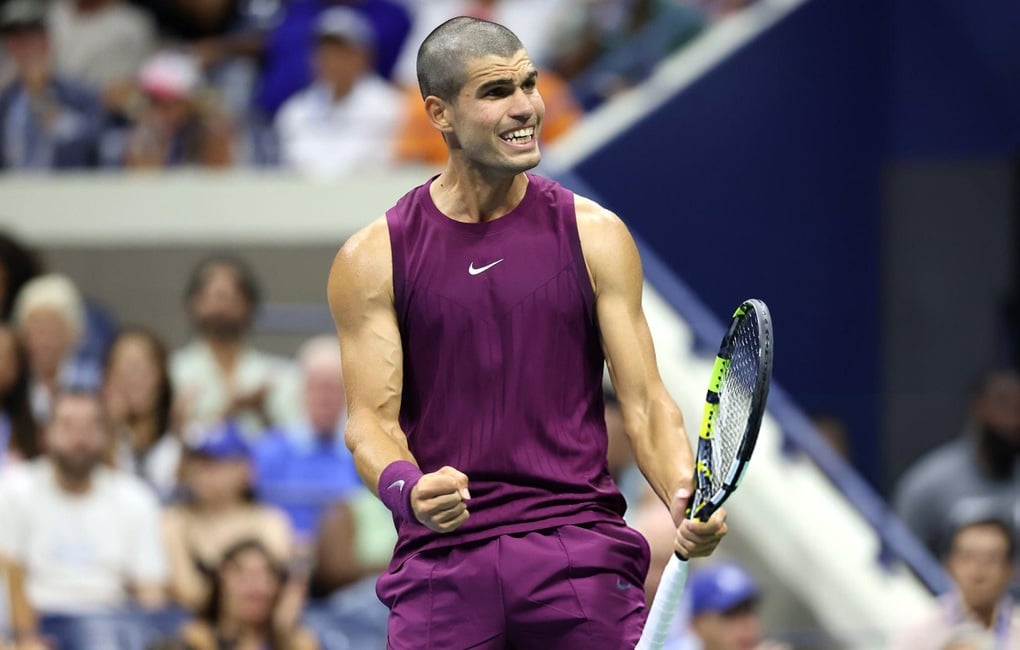 Alcaraz bất ngờ xuống tóc, khởi đầu nhanh tại US Open - 1