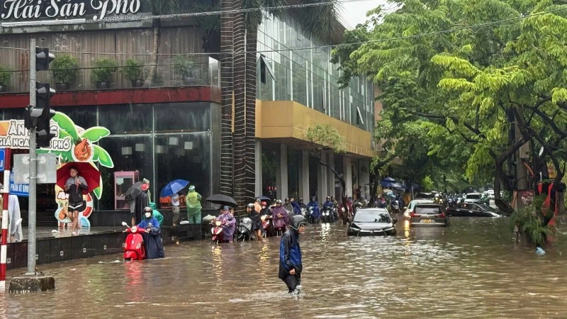 Hanoï : De fortes pluies sur une grande zone, de nombreuses zones inondées