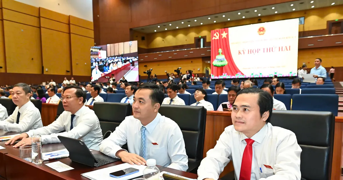 Ho Chi Minh City People's Council convenes a thematic session to consider many social policies