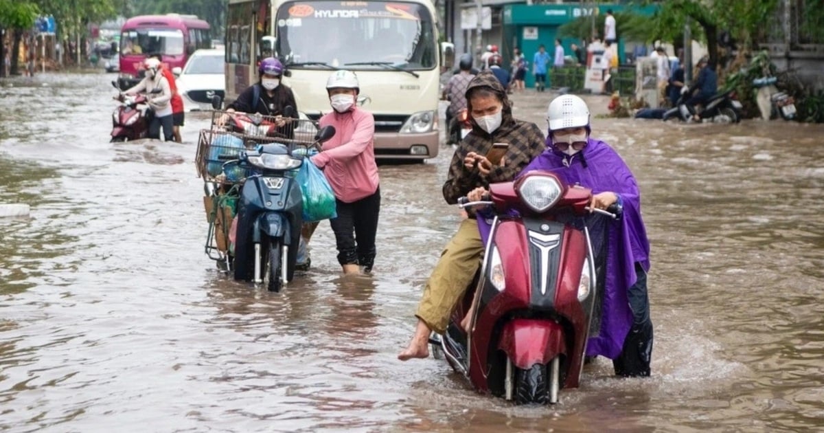 雨や嵐が続く中、人々はどのような危険に注意する必要があるのでしょうか?