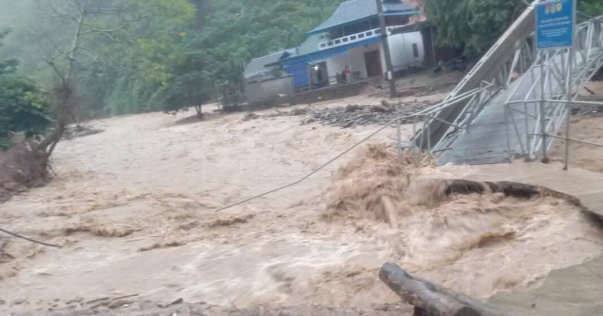 Nach Sturm Nr. 5 kommt es auf vielen Straßen in den westlichen Gemeinden von Nghe An weiterhin zu Erdrutschen und Staus.