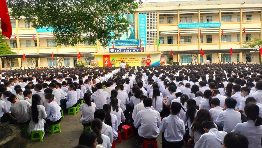 gen-n-truong-ho-thi-ky.jpg