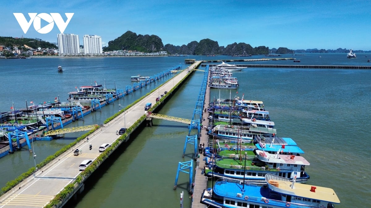 Quảng Ninh phấn đấu trở thành trung tâm du lịch kết nối khu vực và quốc tế - Ảnh 1.