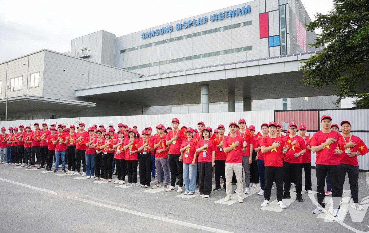 Thái Nguyên: Du lịch từ nhà máy - Ảnh 1.