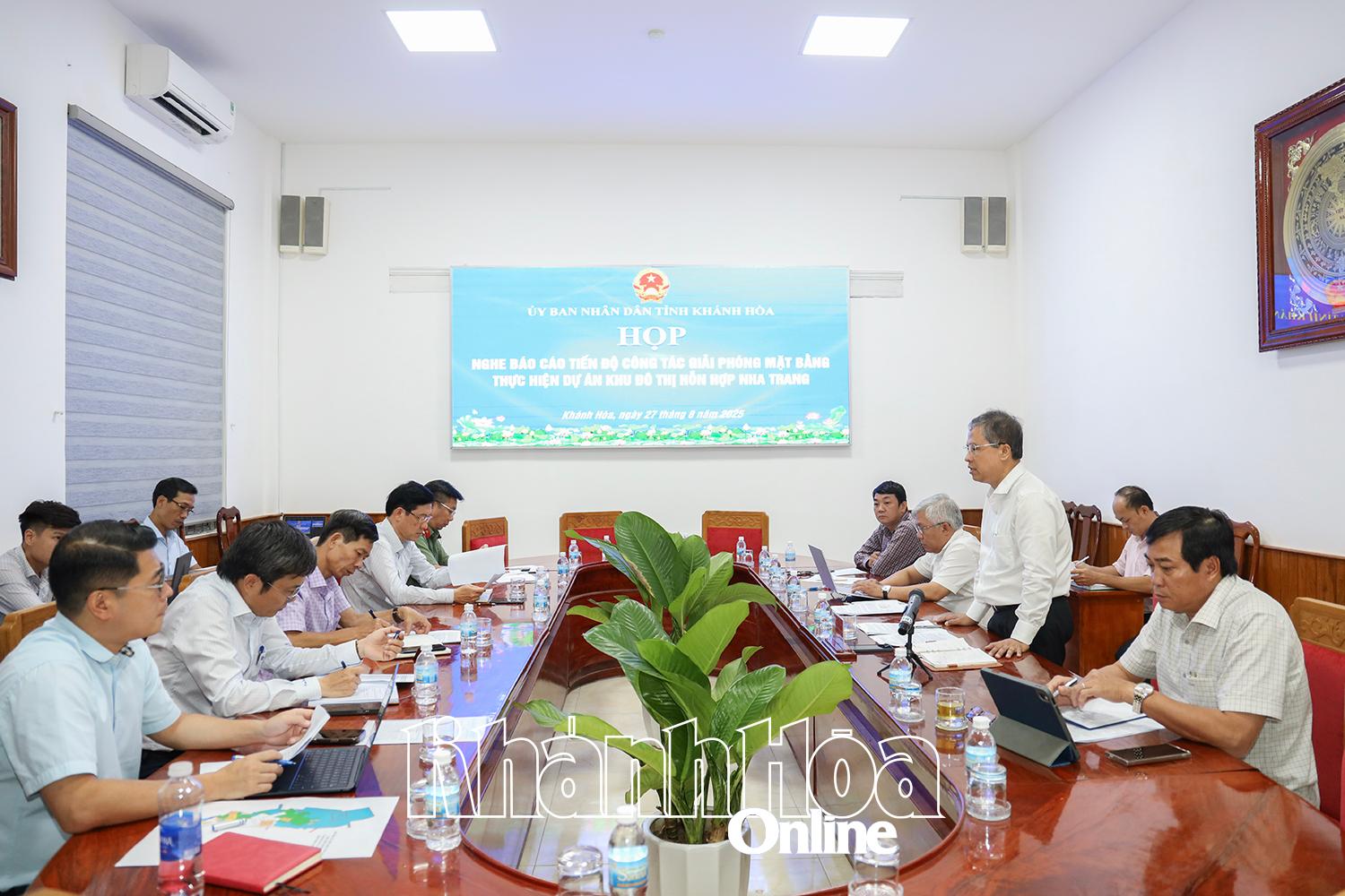 សមមិត្ត Tran Hoa Nam ធ្វើជាអធិបតីកិច្ចប្រជុំ។